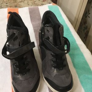 Wedge tennis shoes